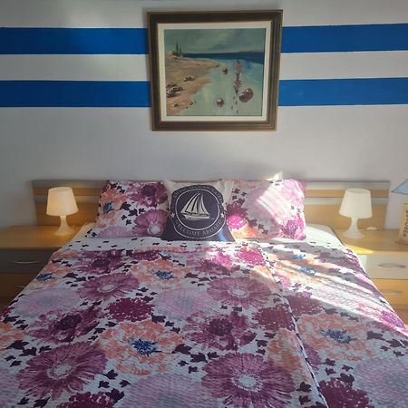 Apartmani Elena Malinska Exterior foto