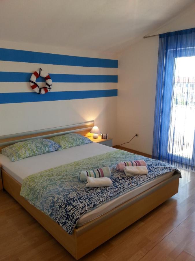 Apartmani Elena Malinska Exterior foto