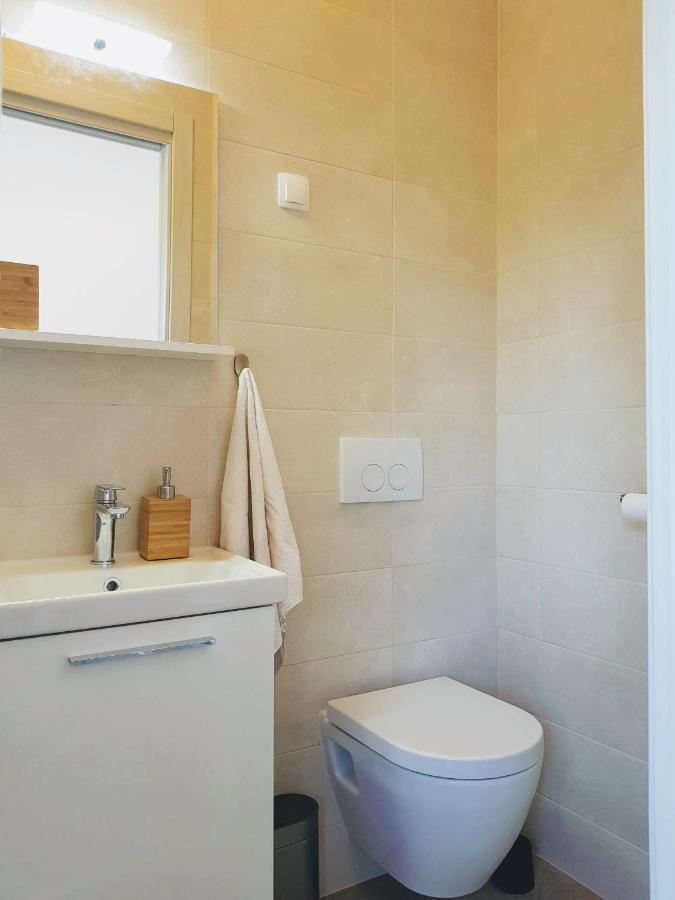 Apartmani Elena Malinska Exterior foto