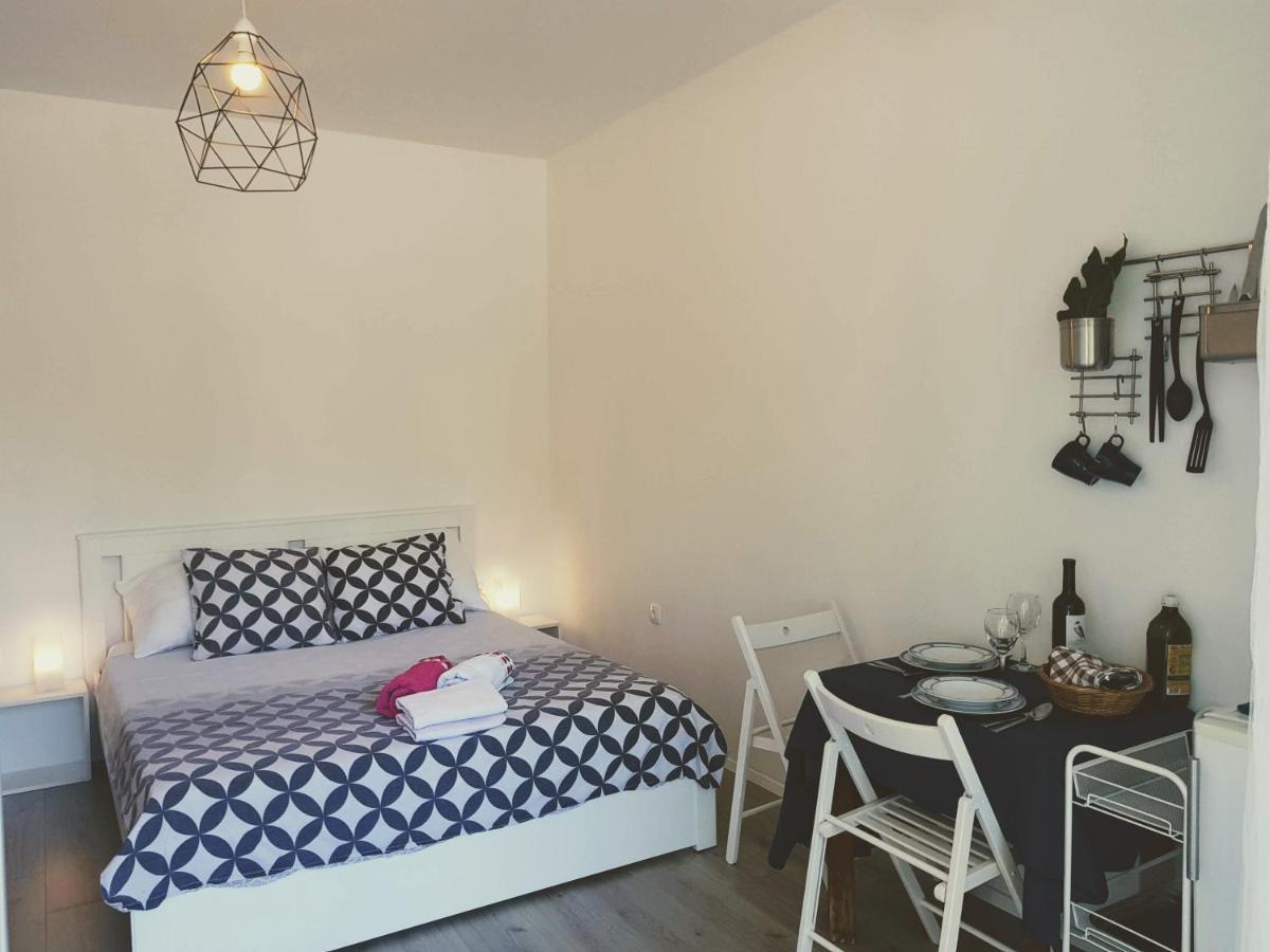 Apartmani Elena Malinska Exterior foto
