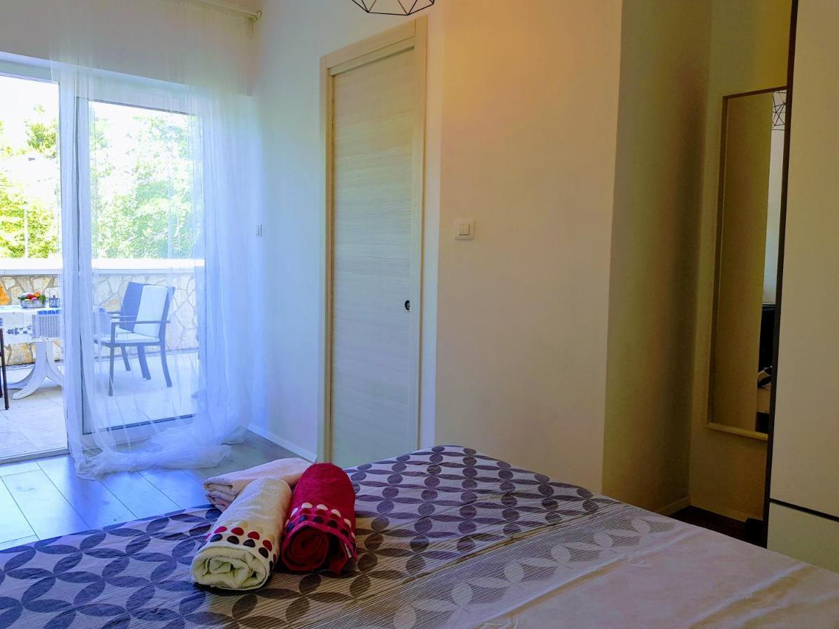 Apartmani Elena Malinska Exterior foto