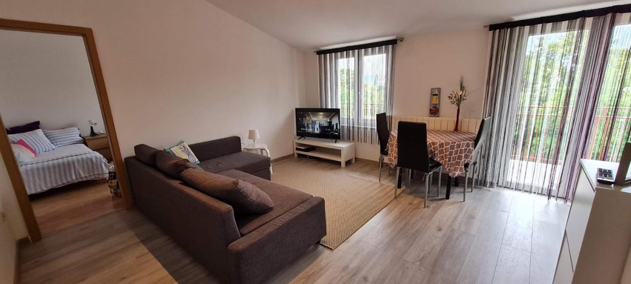 Apartmani Elena Malinska Exterior foto