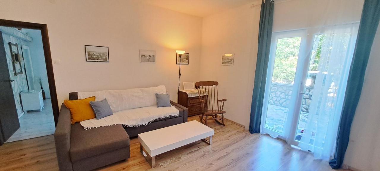 Apartmani Elena Malinska Exterior foto